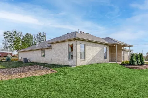 Exterior - 25374 W 91st Ter, Lenexa, KS 66227 photo 4 of 15