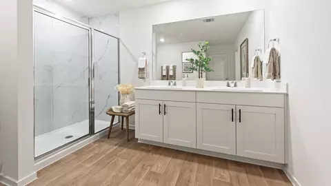 Bath - 1004 Switchgrass Ct, Sealy, TX 77474 photo 7 of 7