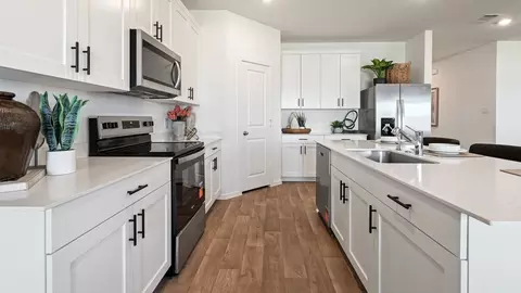 Kitchen - 1004 Switchgrass Ct, Sealy, TX 77474 photo 4 of 5