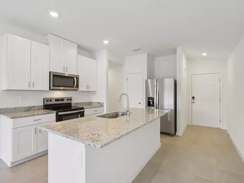Kitchen - 8 Sandy Ln, Palm Coast, FL 32164 photo 1 of 3