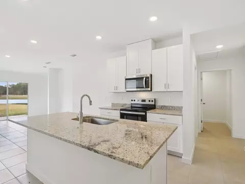 Kitchen - 8 Sandy Ln, Palm Coast, FL 32164 photo 2 of 3