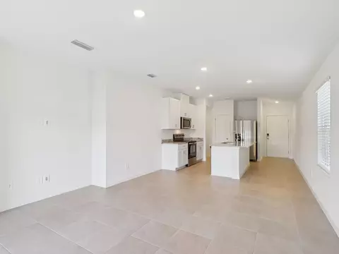 Living - 8 Sandy Ln, Palm Coast, FL 32164 photo 2 of 4