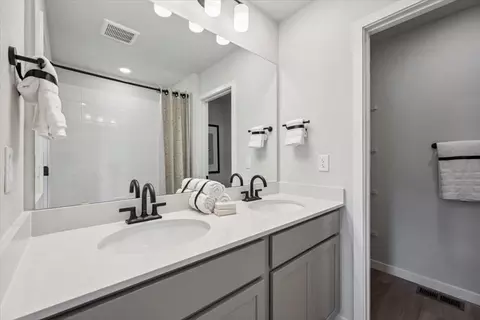Bath - 22737 E 47th Pl, Aurora, CO 80019 photo 10 of 11