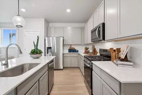 Kitchen - 22737 E 47th Pl, Aurora, CO 80019 photo 3 of 5