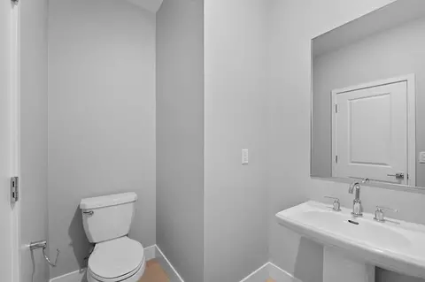 Bath - 2911 Penelope St, Tracy, CA 95377 photo 4 of 4