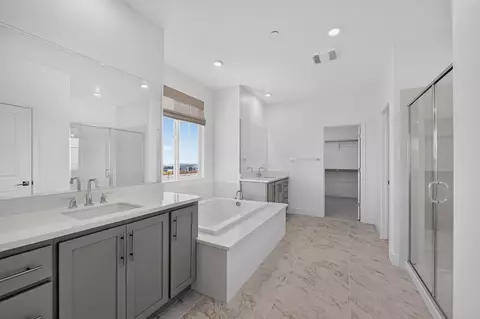 Bath - 2911 Penelope St, Tracy, CA 95377 photo 3 of 4