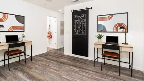 Entry Way - 5220 E Tower Ave, Fresno, CA 93725 photo 1 of 2