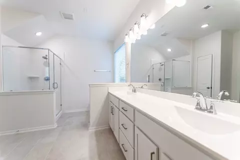 Bath - 1722 Navigation Ln, Angleton, TX 77515 photo 1 of 16