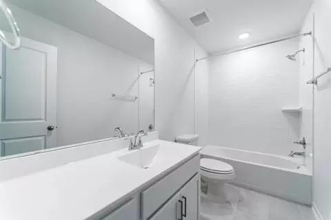 Bath - 1722 Navigation Ln, Angleton, TX 77515 photo 3 of 16