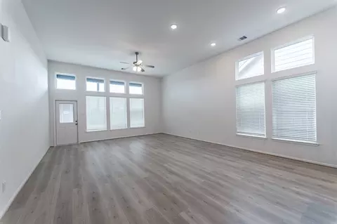 Living - 1722 Navigation Ln, Angleton, TX 77515 photo 4 of 14