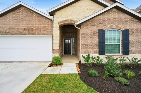 Exterior - 1722 Navigation Ln, Angleton, TX 77515 photo 4 of 13