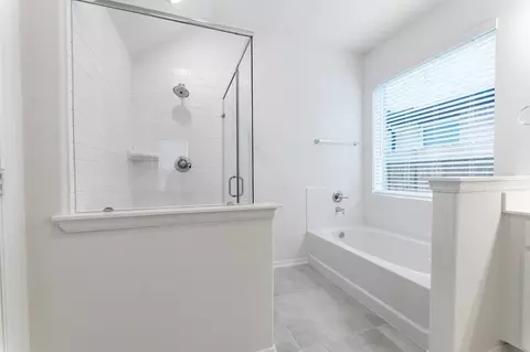 Bath - 1722 Navigation Ln, Angleton, TX 77515 photo 2 of 16