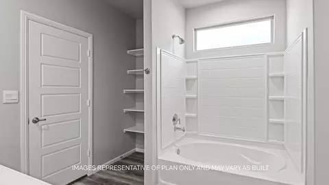 Bath - 7818 92th St, Lubbock, TX 79424 photo 3 of 6