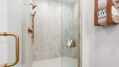 Bath - 15640 Cassio Way, Naples, FL 34114 photo 3 of 8