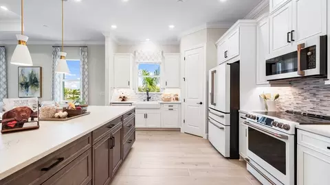 Kitchen - 15640 Cassio Way, Naples, FL 34114 photo 9 of 12