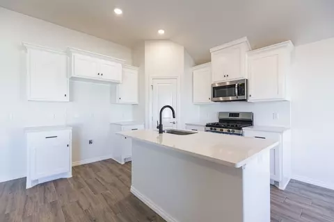 Kitchen - 2800 Heather Hvn, Moore, OK 73160 photo 3 of 21