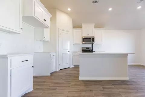 Kitchen - 2800 Heather Hvn, Moore, OK 73160 photo 2 of 21