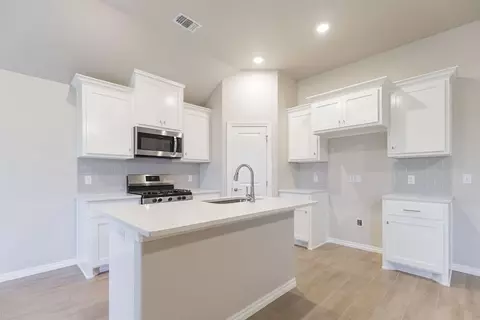Kitchen - 2800 Heather Hvn, Moore, OK 73160 photo 9 of 21