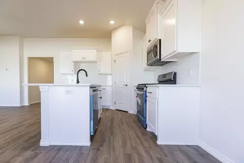 Kitchen - 2800 Heather Hvn, Moore, OK 73160 photo 8 of 21