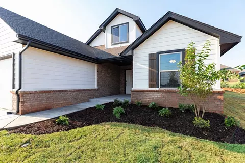 Exterior - 2800 Heather Hvn, Moore, OK 73160 photo 14 of 21