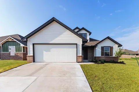 Exterior - 2800 Heather Hvn, Moore, OK 73160 photo 2 of 21