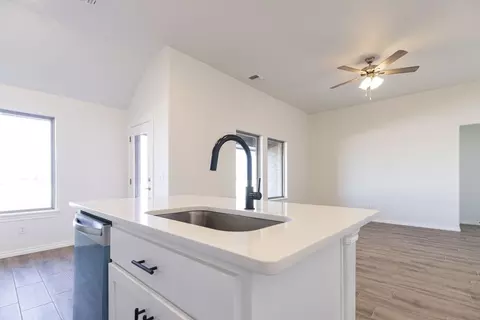Kitchen - 2800 Heather Hvn, Moore, OK 73160 photo 4 of 21