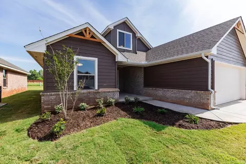 Exterior - 2800 Heather Hvn, Moore, OK 73160 photo 12 of 21