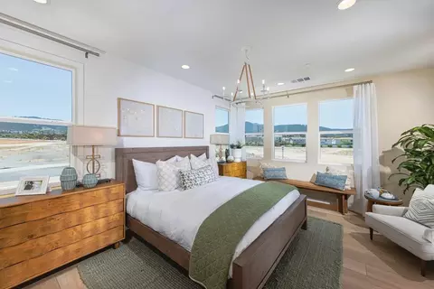 558 Spindle Way, San Marcos, CA 92078