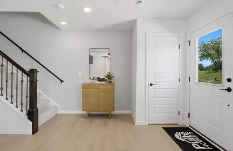 Entry Way - 1711 Pratt Ct, Hoffman Estates, IL 60192 photo 1 of 1
