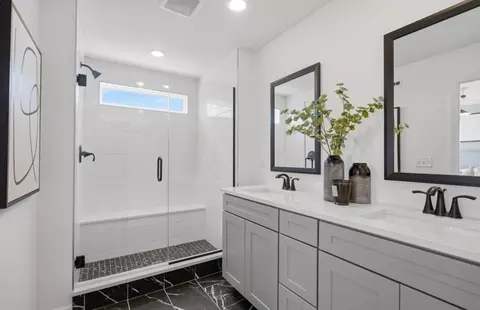 Bath - 1711 Pratt Ct, Hoffman Estates, IL 60192 photo 1 of 3