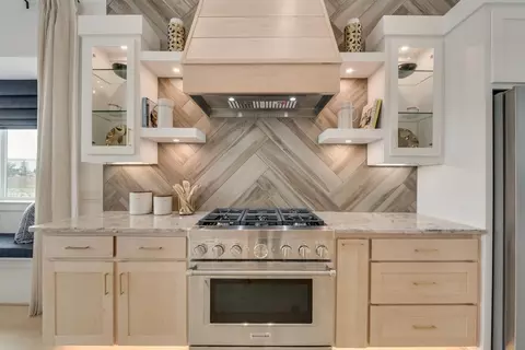 Kitchen - 1906 Skip Ave, Irving, TX 75062 photo 7 of 7