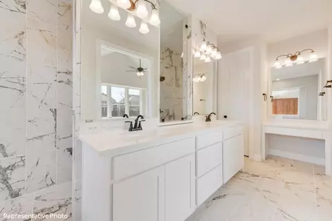 Bath - 1906 Skip Ave, Irving, TX 75062 photo 4 of 10