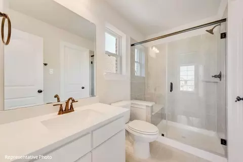 Bath - 1906 Skip Ave, Irving, TX 75062 photo 8 of 10