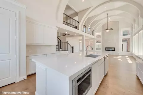 Kitchen - 1906 Skip Ave, Irving, TX 75062 photo 3 of 7