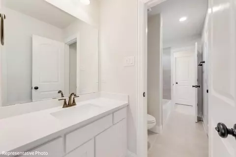 Bath - 1906 Skip Ave, Irving, TX 75062 photo 7 of 10