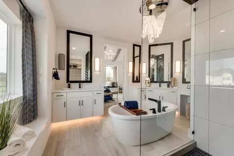 Bath - 1906 Skip Ave, Irving, TX 75062 photo 10 of 10
