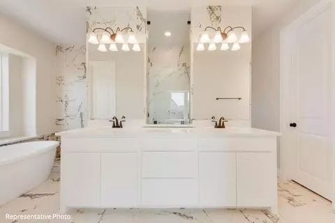 Bath - 1906 Skip Ave, Irving, TX 75062 photo 1 of 10