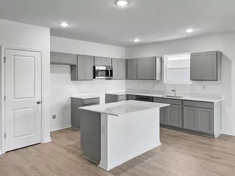 Kitchen - 13249 Sassafras Trl, Parrish, FL 34219 photo 2 of 3