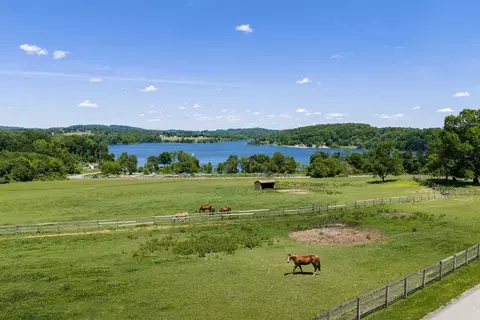 View/Area - 805 Marshall Rd, Glenmoore, PA 19343 photo 3 of 20