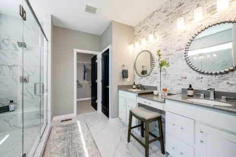 Bath - 2705 Buckridge Dr, Cincinnati, OH 45233 photo 1 of 6