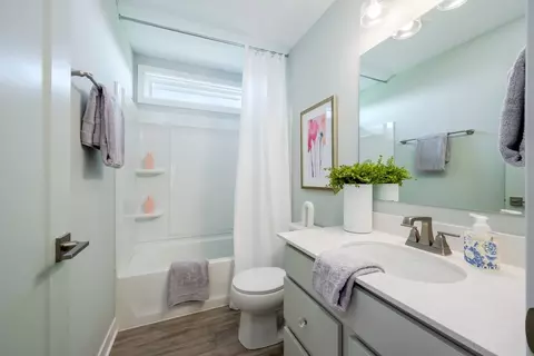 Bath - 2705 Buckridge Dr, Cincinnati, OH 45233 photo 3 of 6