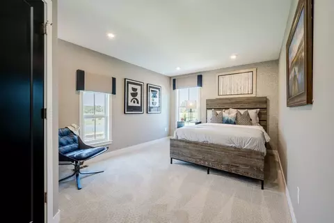 Bedroom - 2705 Buckridge Dr, Cincinnati, OH 45233 photo 3 of 8