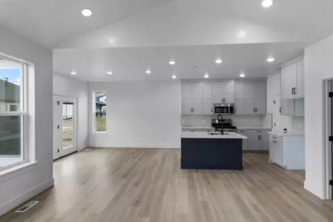 Living - 594 N 275 E, Providence, UT 84332 photo 3 of 7