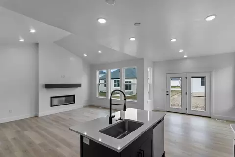 Living - 594 N 275 E, Providence, UT 84332 photo 4 of 7