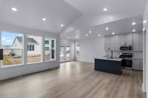 Living - 594 N 275 E, Providence, UT 84332 photo 1 of 7