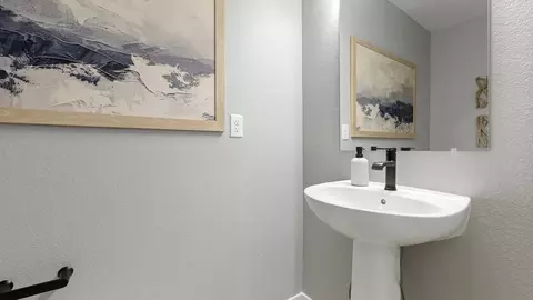 Bath - 24217 E 53rd Dr, Aurora, CO 80019 photo 2 of 2