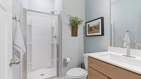 Bath - 110 Mossend St, Woodruff, SC 29388 photo 6 of 7