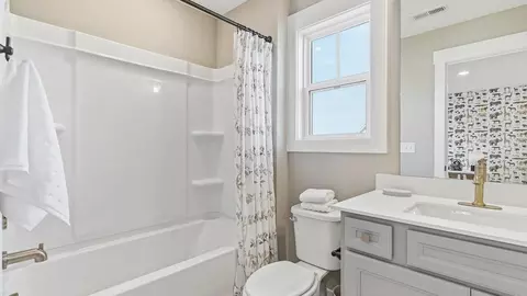 Bath - 110 Mossend St, Woodruff, SC 29388 photo 7 of 7