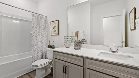 Bath - 110 Mossend St, Woodruff, SC 29388 photo 3 of 7