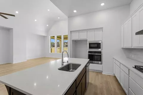 Kitchen - 299 Sierra Stream Ln, Conroe, TX 77304 photo 3 of 3